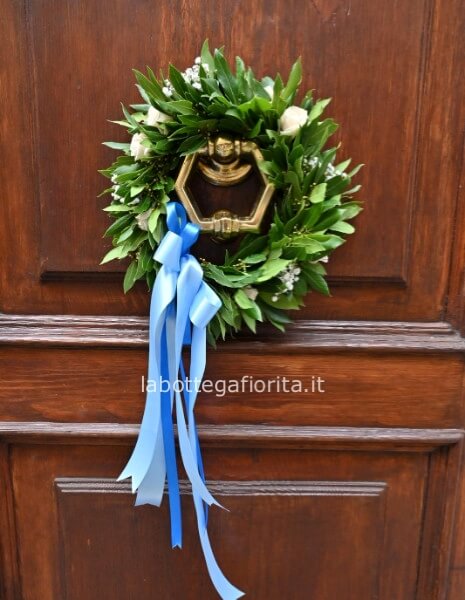 Corona alloro con fiori Bianchi
